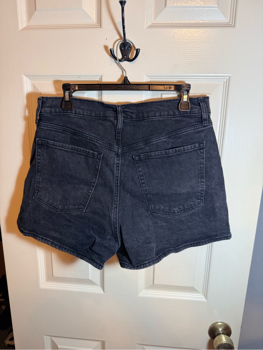 Old Navy sz12 Black Washed Denim High-Rise Jean Shorts Sky-Hi A-Line 3in Inseam - Picture 2 of 3
